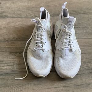 White Nike Huraches EUC